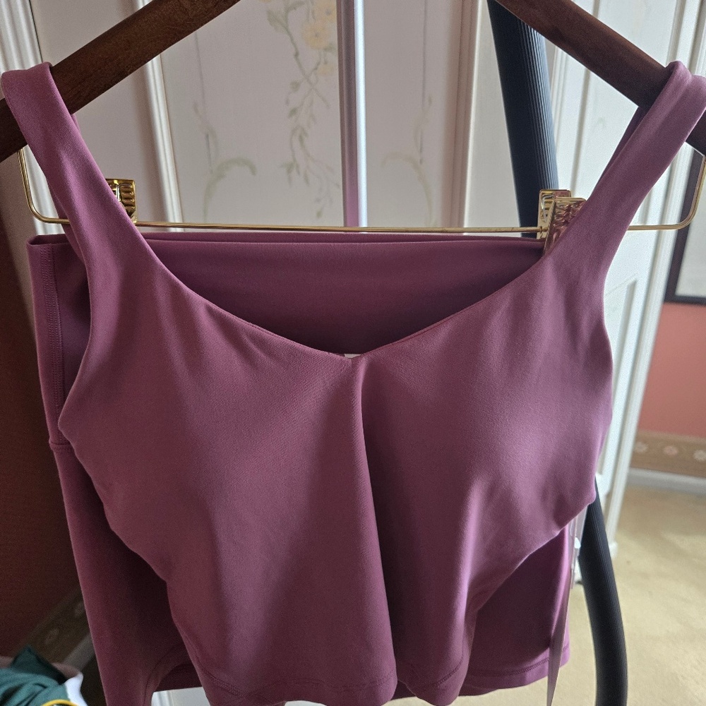 LULULEMON! TOP AND BOTTOM. SIZE 6.